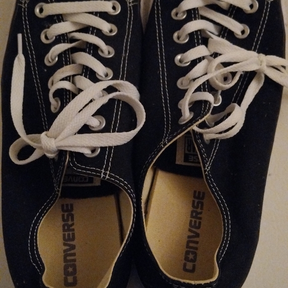 Converse tennis shoes - Picture 3 of 4